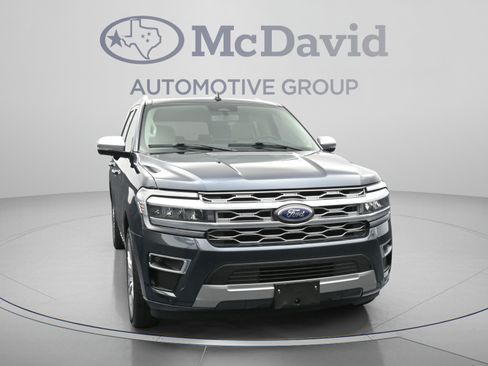 Used 2023 Ford Expedition Platinum RWD image 2