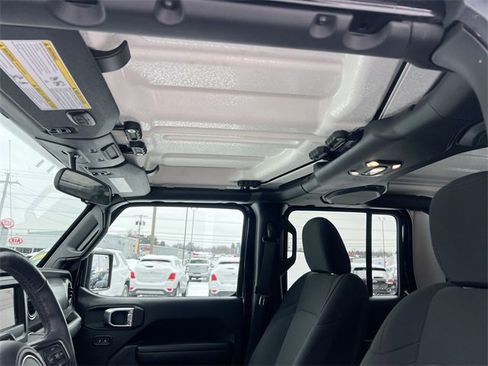 Used 2022 Jeep Gladiator Willys image 18