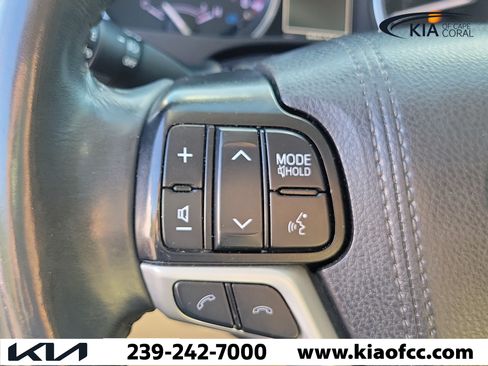 Used 2019 Toyota Highlander XLE FWD image 30