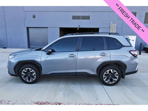 Used 2025 Subaru Forester Premium w/ Convenience Package #1 AWD/4WD image 5