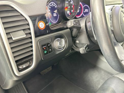 Certified 2020 Porsche Cayenne image 33