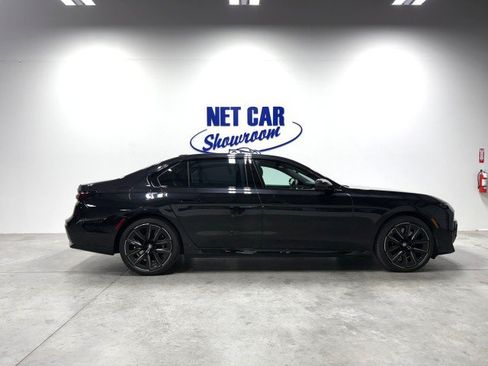 Used 2024 BMW 740i xDrive AWD/4WD image 3