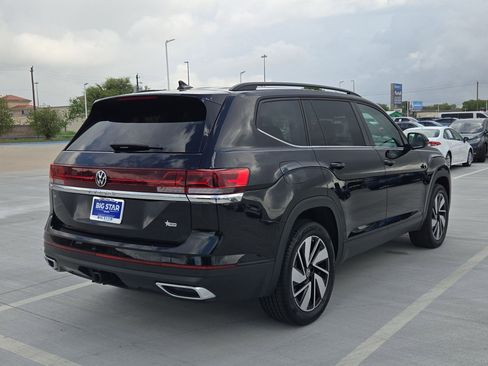 Used 2025 Volkswagen Atlas SE image 3
