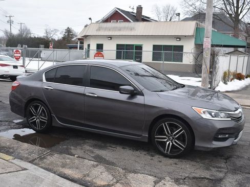 Used 2017 Honda Accord Sport image 5