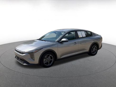 Used 2025 Kia K4 LXS image 8