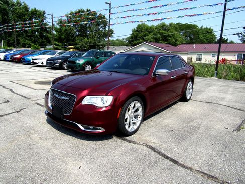 Used 2017 Chrysler 300 C Platinum image 3