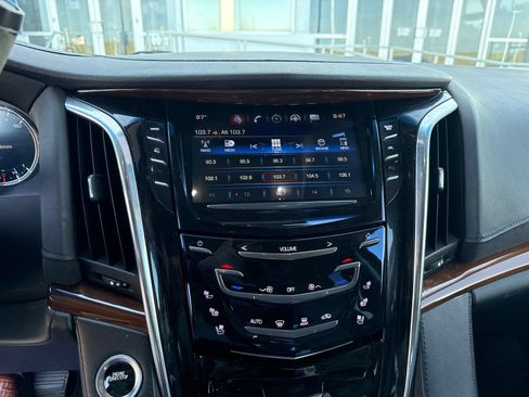 Used 2017 Cadillac Escalade Luxury RWD image 23