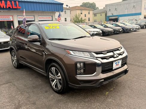 Used 2024 Mitsubishi Outlander Sport SE AWD/4WD image 2