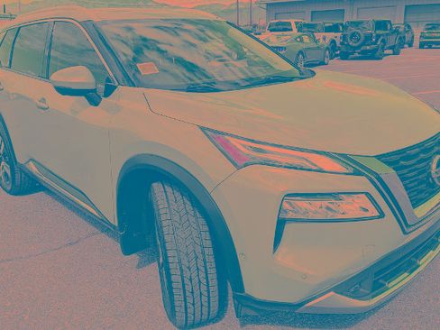 Used 2021 Nissan Rogue Platinum FWD image 1