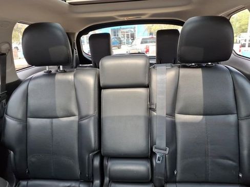 Used 2017 Nissan Pathfinder Platinum image 19