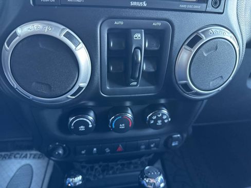 Used 2013 Jeep Wrangler Unlimited Sahara AWD/4WD image 29