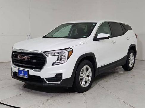 Used 2024 GMC Terrain SLE image 1