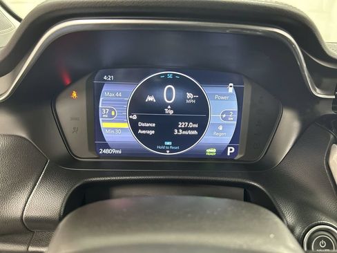 Used 2022 Chevrolet Bolt EUV LT w/ Comfort Package FWD image 13