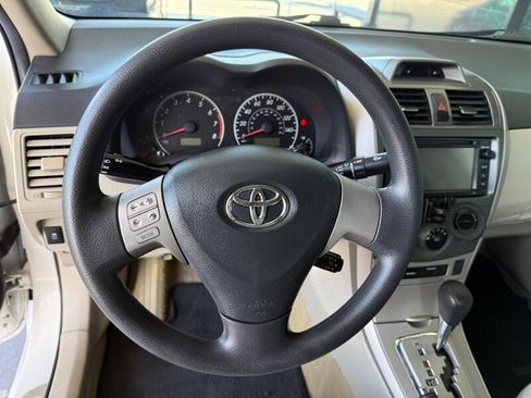 Used 2013 Toyota Corolla LE image 19