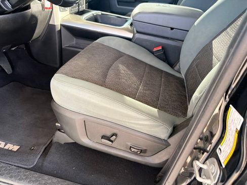 Used 2020 RAM 1500 Classic SLT w/ Luxury Group AWD/4WD image 9