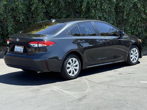 Used 2020 Toyota Corolla LE w/ Carpet Mat Package (TMS) FWD image 8