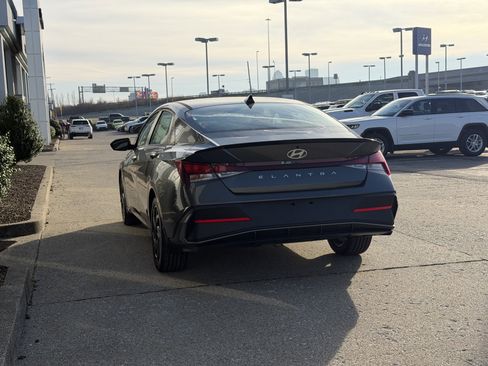 New 2026 Hyundai Elantra Sport FWD image 7
