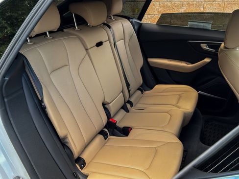 Used 2025 Audi Q8 Premium Plus image 25