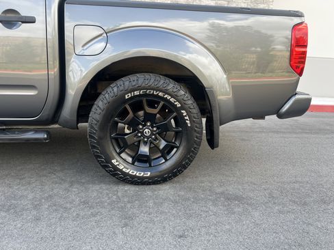 Used 2020 Nissan Frontier SV w/ Midnight Edition Floor Mats RWD image 11