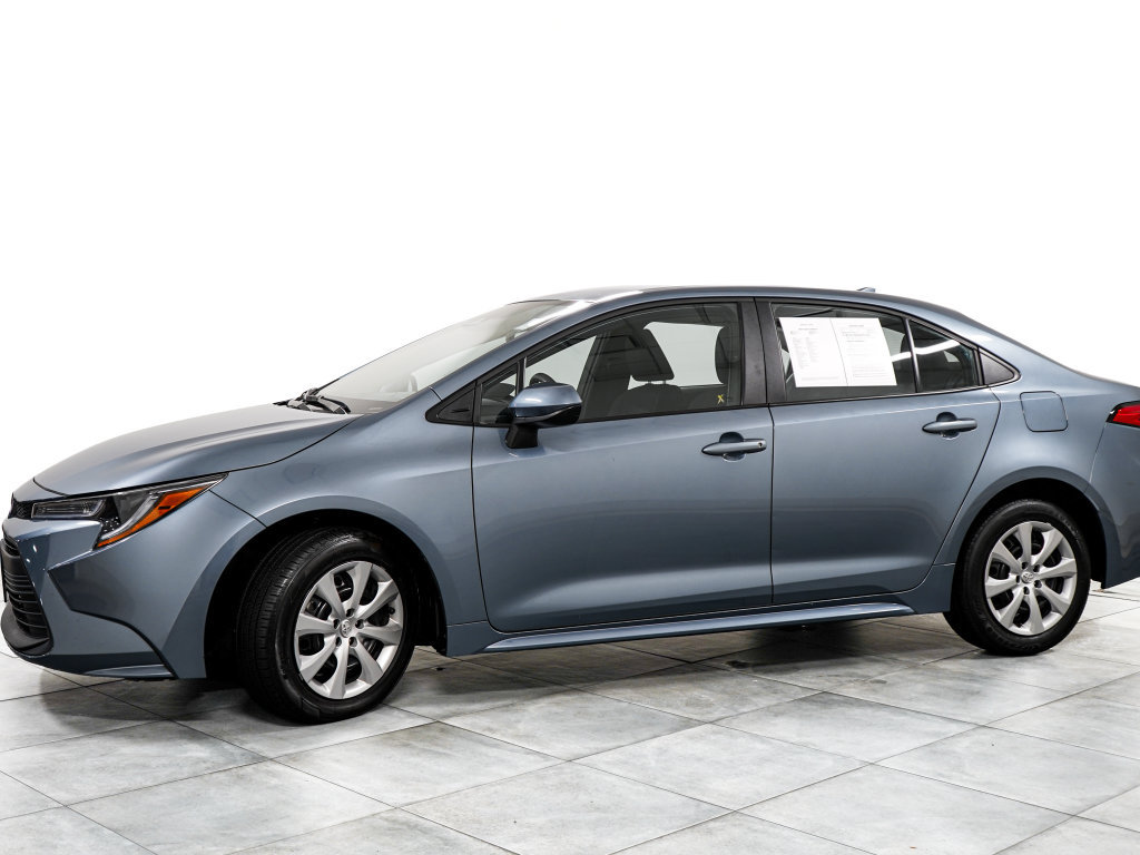Used 2025 Toyota Corolla LE FWD image 4