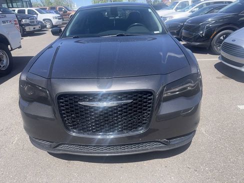 Used 2019 Chrysler 300 Touring w/ Sport Appearance Package image 10