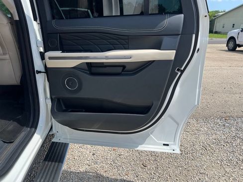 Used 2023 Ford Expedition Max Platinum AWD/4WD image 19