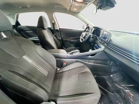 Used 2022 Hyundai Elantra SEL image 25
