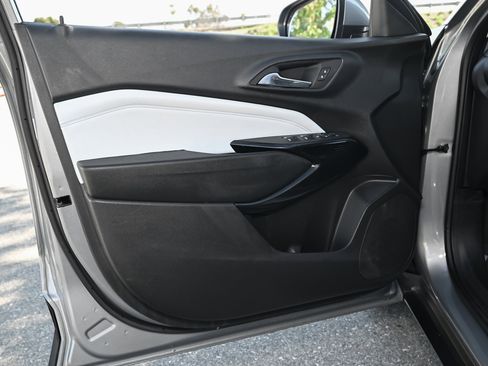 Used 2025 Chevrolet Trax LT w/ LT Convenience Package image 20