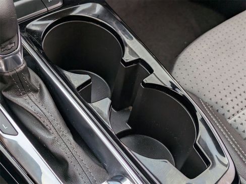 Used 2025 Chevrolet Trax LT w/ LT Convenience Package image 19