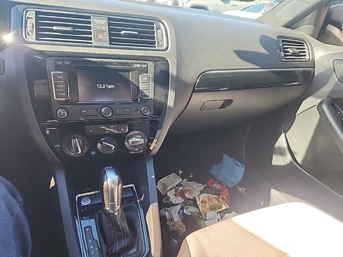 Used 2015 Volkswagen Jetta Sport image 13