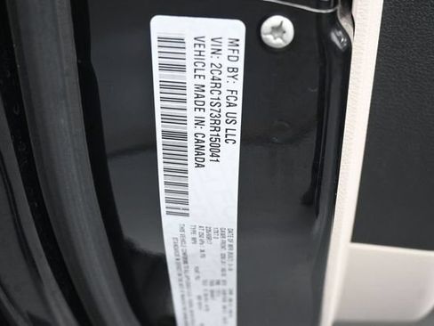 Used 2024 Chrysler Pacifica Limited FWD image 18