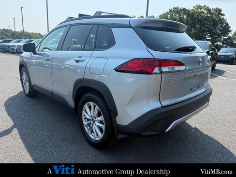 Used 2023 Toyota Corolla Cross LE w/ Moonroof Package AWD/4WD image 6