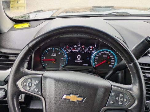 Used 2019 Chevrolet Suburban Premier image 22