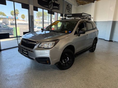 Used 2017 Subaru Forester 2.5i AWD/4WD image 3