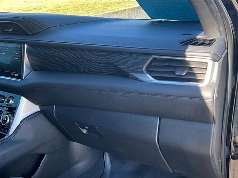 Used 2021 GMC Yukon Denali w/ Denali Premium Package image 27