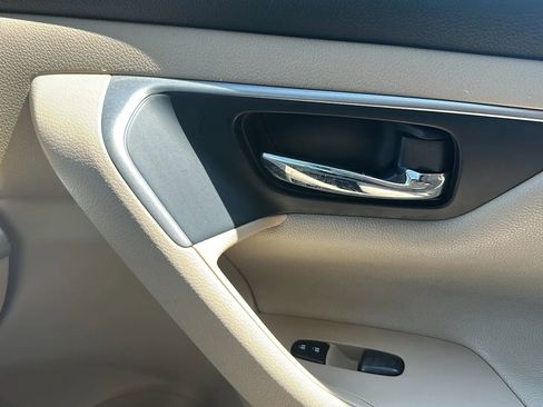 Used 2015 Nissan Altima 2.5 SV FWD image 41