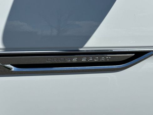 Used 2025 Volkswagen Atlas Cross Sport SE AWD/4WD image 32