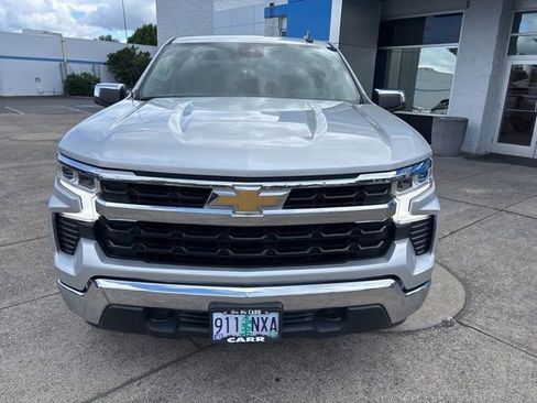 Used 2022 Chevrolet Silverado 1500 LT w/ Z71 Off-Road Package AWD/4WD image 3