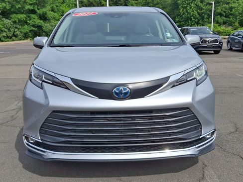 Used 2021 Toyota Sienna XLE FWD image 29