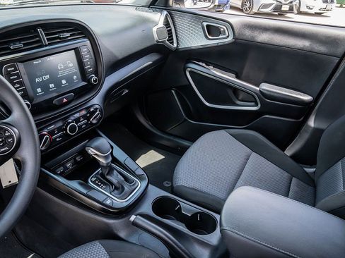 Used 2020 Kia Soul LX FWD image 16