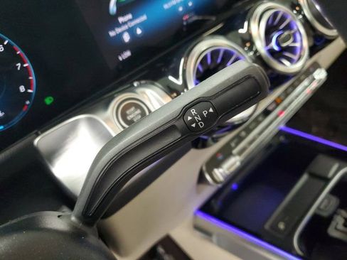 Used 2023 Mercedes-Benz GLB 250 4MATIC image 24