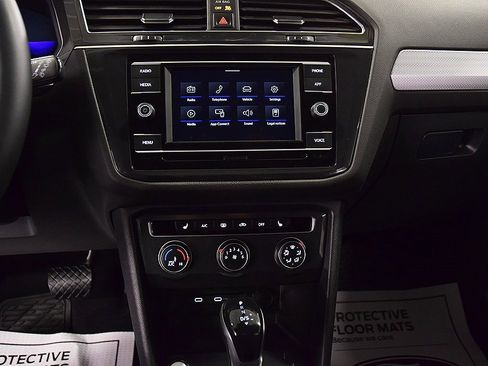 Used 2022 Volkswagen Tiguan S image 23