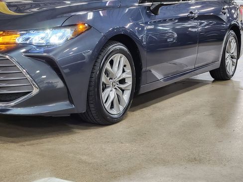 Used 2021 Toyota Avalon XLE w/ Moonroof Package image 19