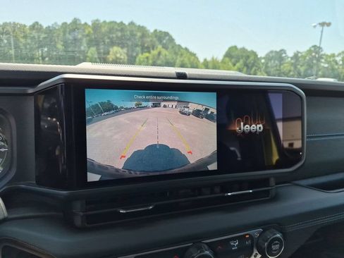Used 2024 Jeep Wrangler Unlimited Rubicon 4xe AWD/4WD image 24