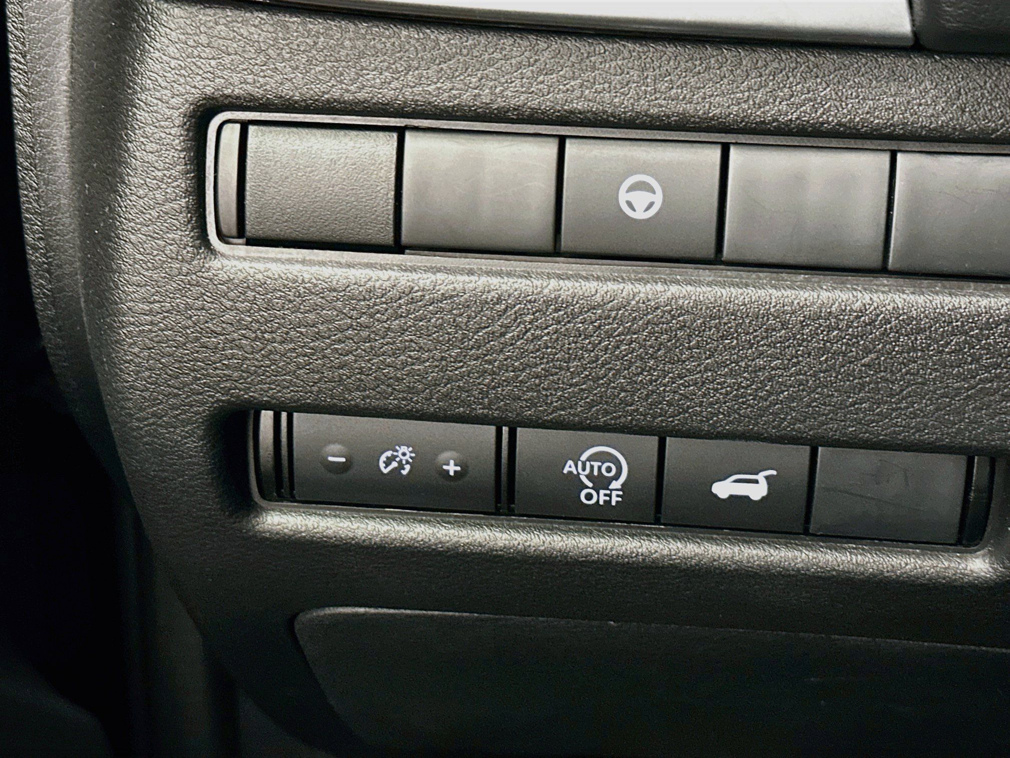 Used 2025 Nissan Rogue SV AWD/4WD image 17