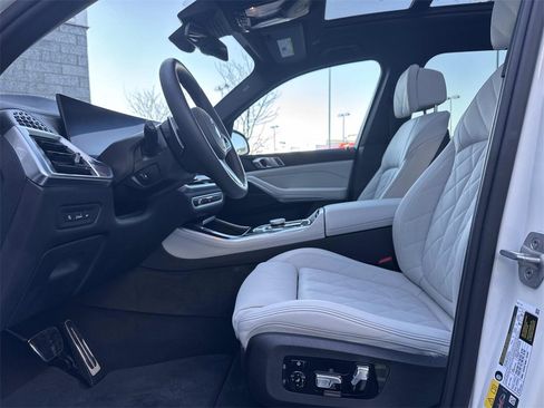 Used 2025 BMW X5 xDrive50e w/ M Sport Package image 18