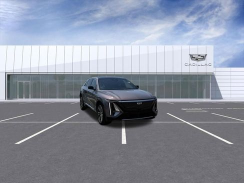 Certified 2024 Cadillac Lyriq Luxury AWD/4WD image 1