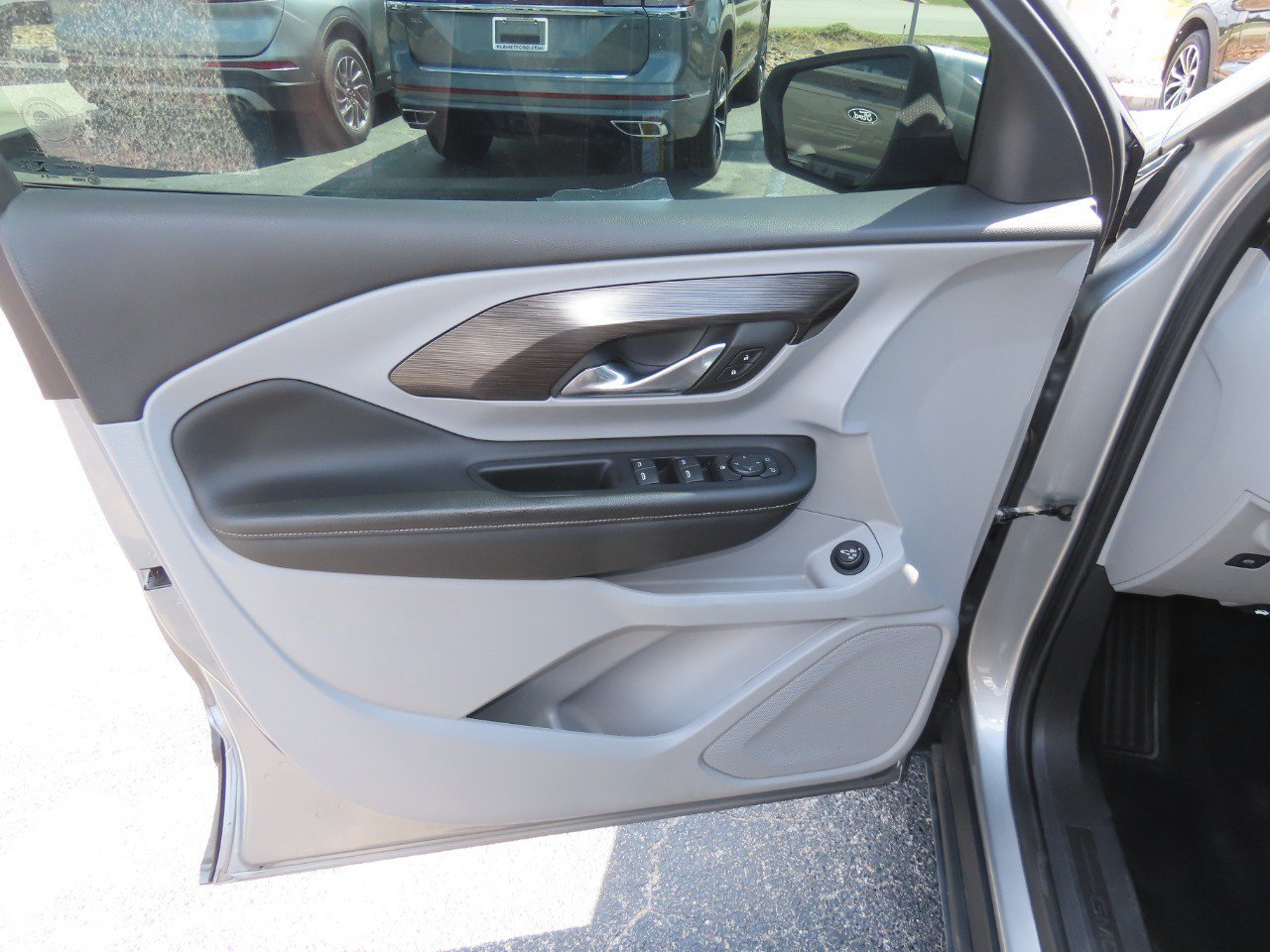 Used 2024 GMC Terrain SLE w/ Driver Convenience Package FWD image 25
