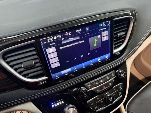 Used 2023 Chrysler Pacifica Limited image 17