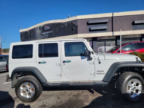Used 2015 Jeep Wrangler Unlimited Sport w/ Quick Order Package 24S AWD/4WD image 9